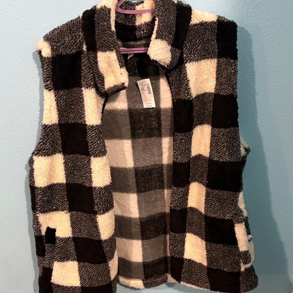 NWT Maurice’s 2X Plus Buffalo Plaid Black and White Plaid Sherpa Vest